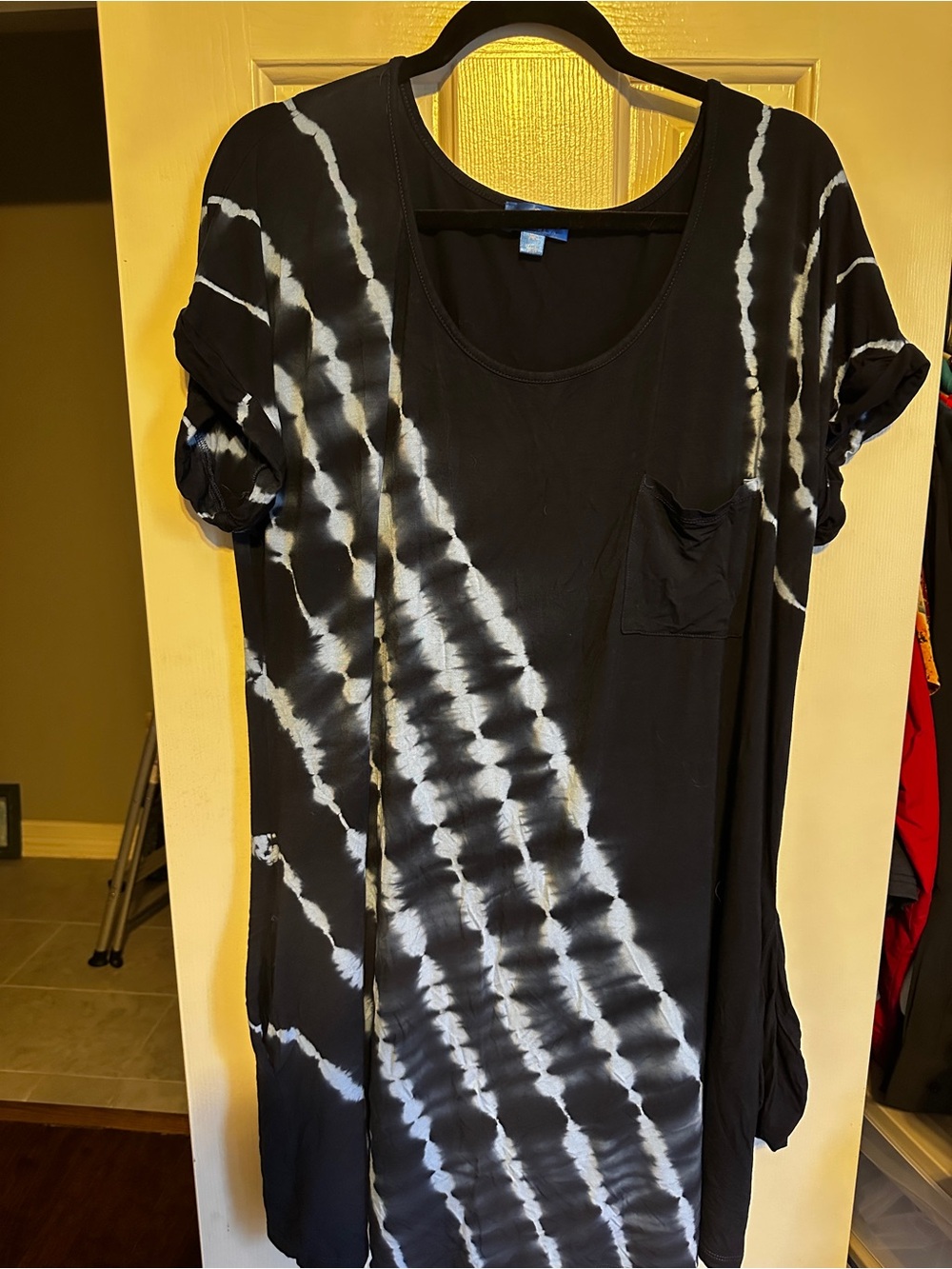Black & White Tie-Dye Scoop Neck Women's Top